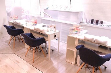 【社保完備】2017年10月にOPENしたばかりの新しいサロンです。1人1人が働きやすい環境を重視し、スタッフ皆で作るサロンを目指しております!!
